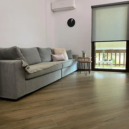 Luxury Apartment *